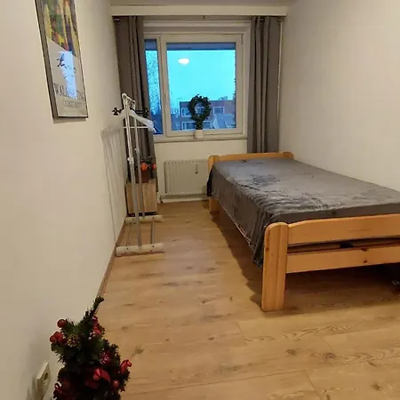 An Der S-bahnstation Thesdorf