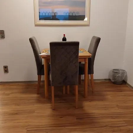 An Der S-bahnstation Thesdorf * Pinneberg